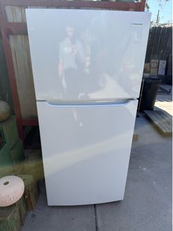 Frigidaire top freezer refrigerator