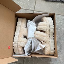 UGG Fluffita