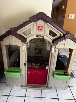 Step 2 Charming Cottage Brown Toddler Plastic Playhouse for kids