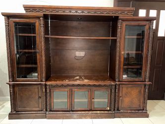 Entertainment center