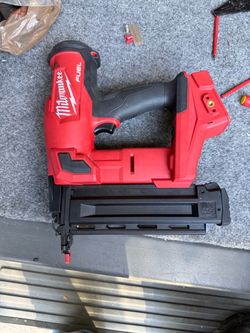 Milwaukee M18 Fuel 18GA Brad Nailer