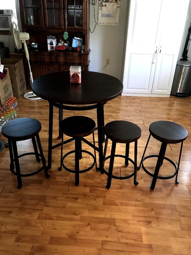 Bar height Round Table set
