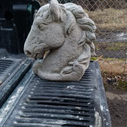 2 Head Horse  Concret 