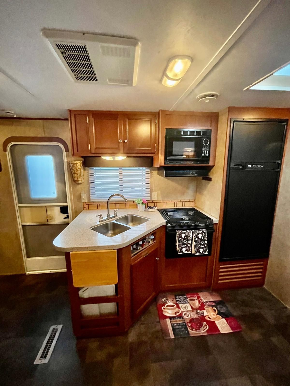 2013 Dutchmen Coleman Travel Trailer / Bumper Pull / Rv for Sale in Rialto, CA OfferUp