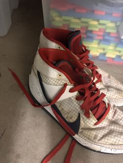 Men's size 12 Kevin Durant shoes