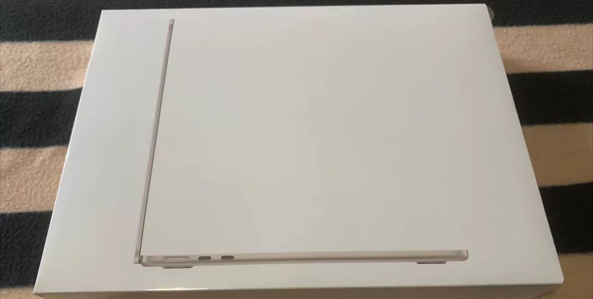 MacBook Air M2 Starlight NEW