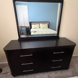 Dresser With mirror