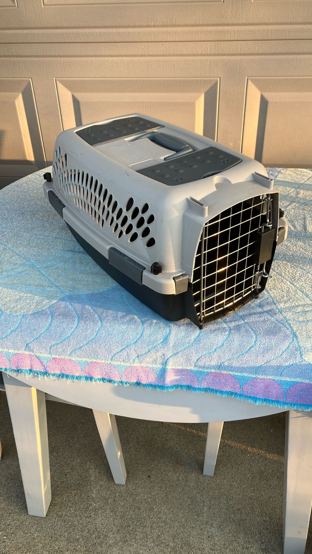 Small Animal Carrier. Sturdy 19 Inch Size