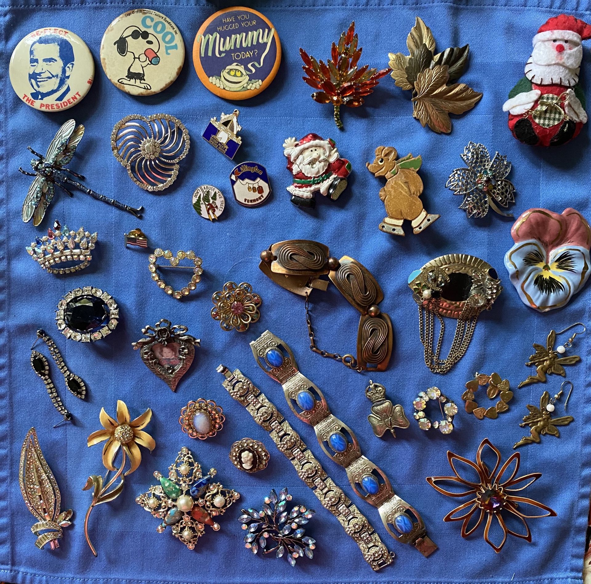 Large Lot of Vintage Jewelry- earrings, brooches/pins, bracelets