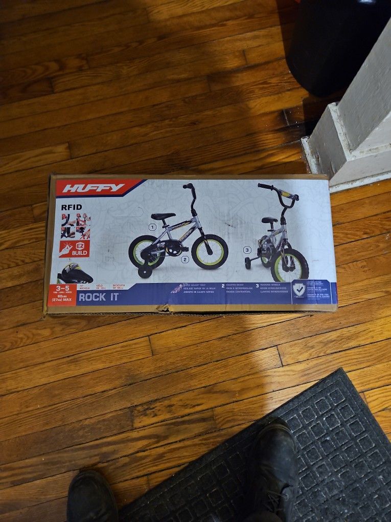 Huffy Rock It Kids Bike(Never Opened)