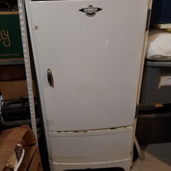Vintage Frigidaire Refrigerator 1940"s