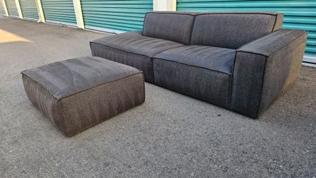 FREE DELIVERY!!! Castlery "Jonathan Side Chase" Modular Couch + Ottoman ($2.6K Retail...50% OFF!!!)