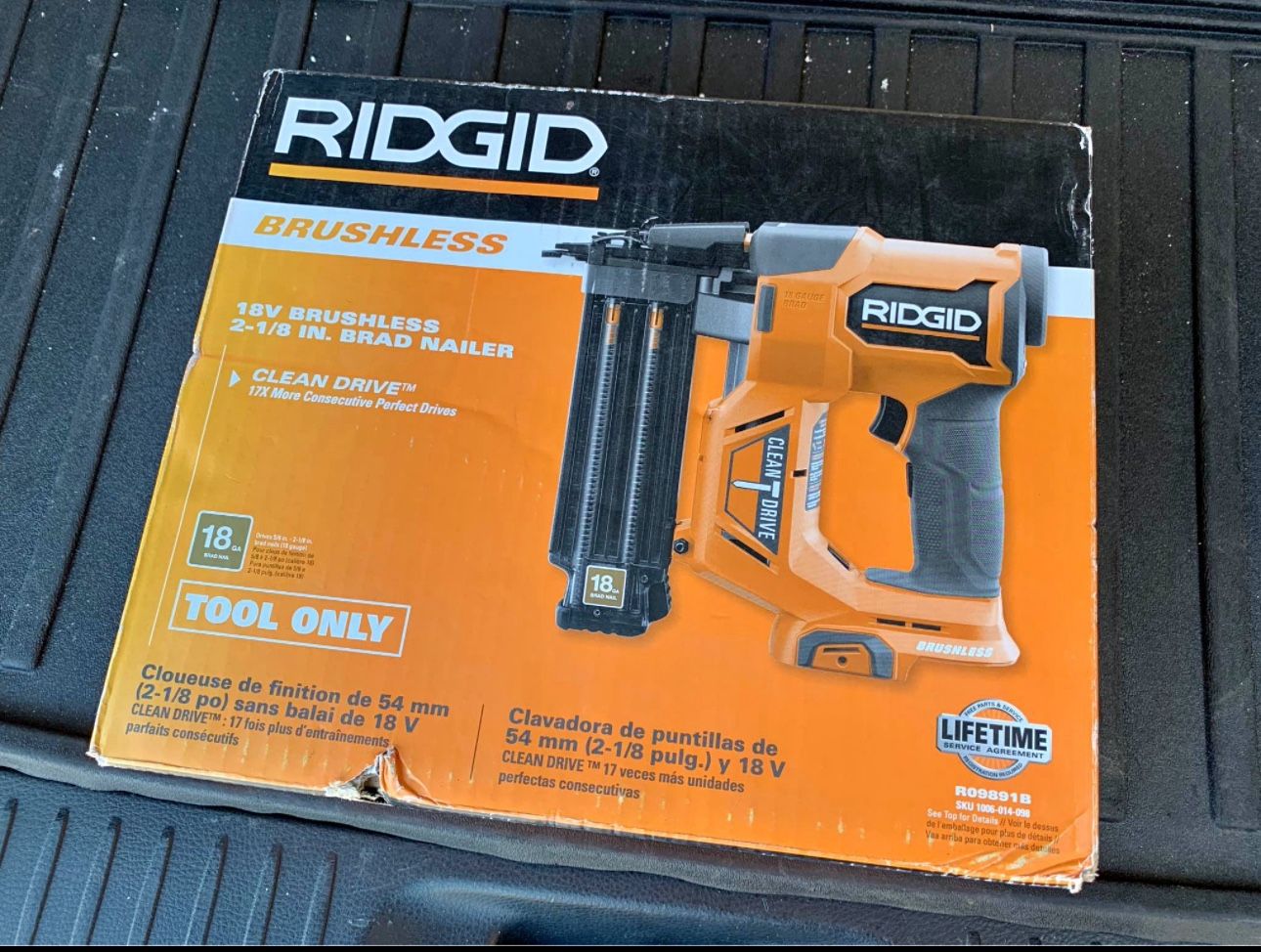 NEW Ridgid 18V Brushless 18 Ga 2 1/8 in Brad Nailer W/ Clean Drive Tool Only R09891B