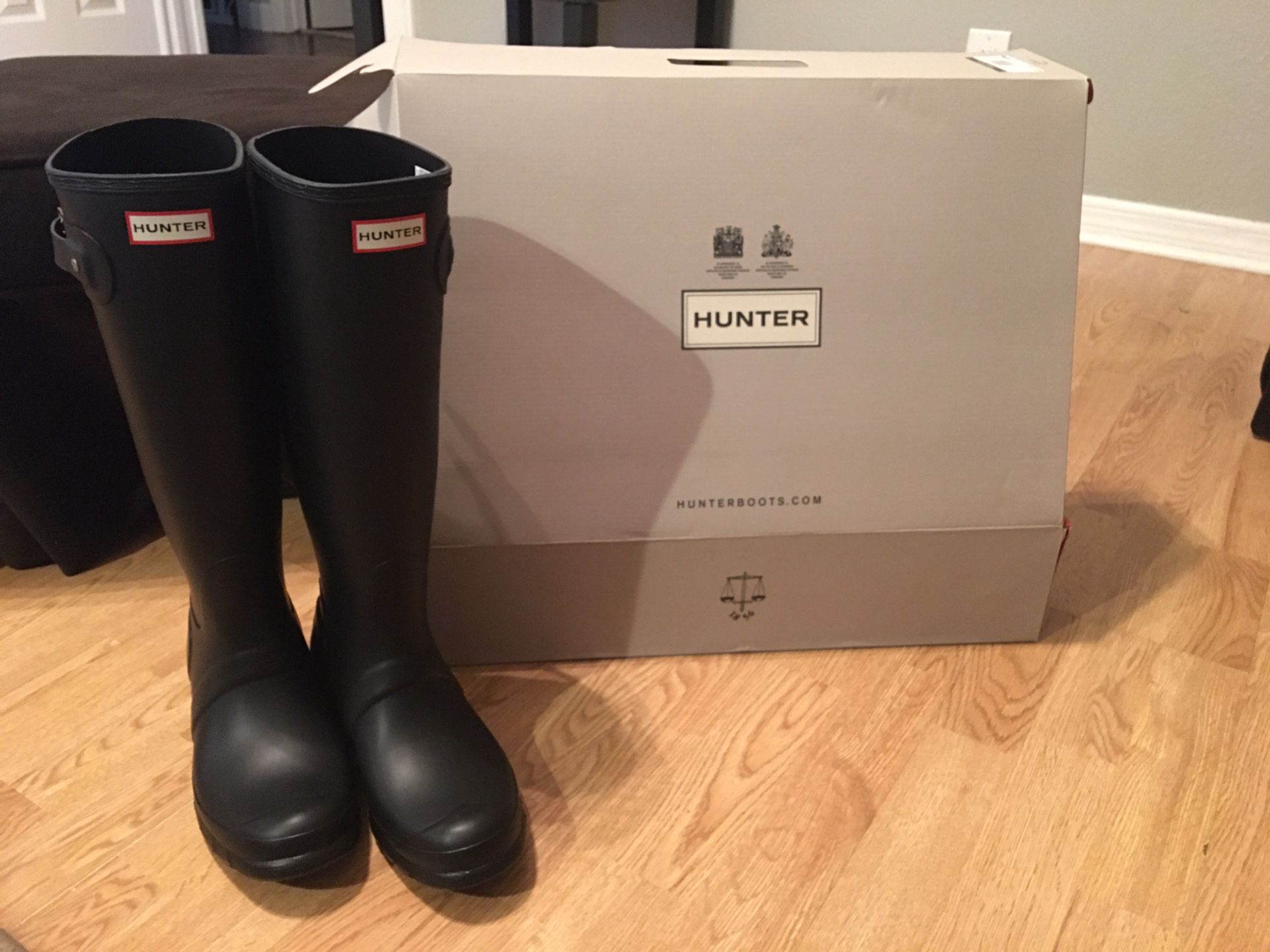 NWT Hunter Rainboots Matte Black, size 9 STILL AVAILABLE !