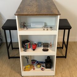 Table + 2 Stools 