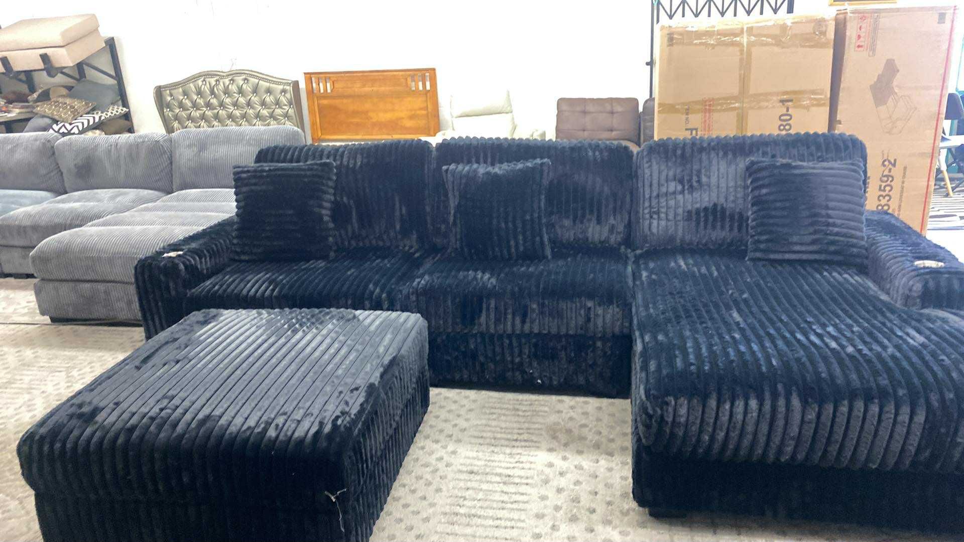 New 4 Piece Modular Sectional Couch with Chaise, USB & Cup Holders! Free Delivery 🚚!