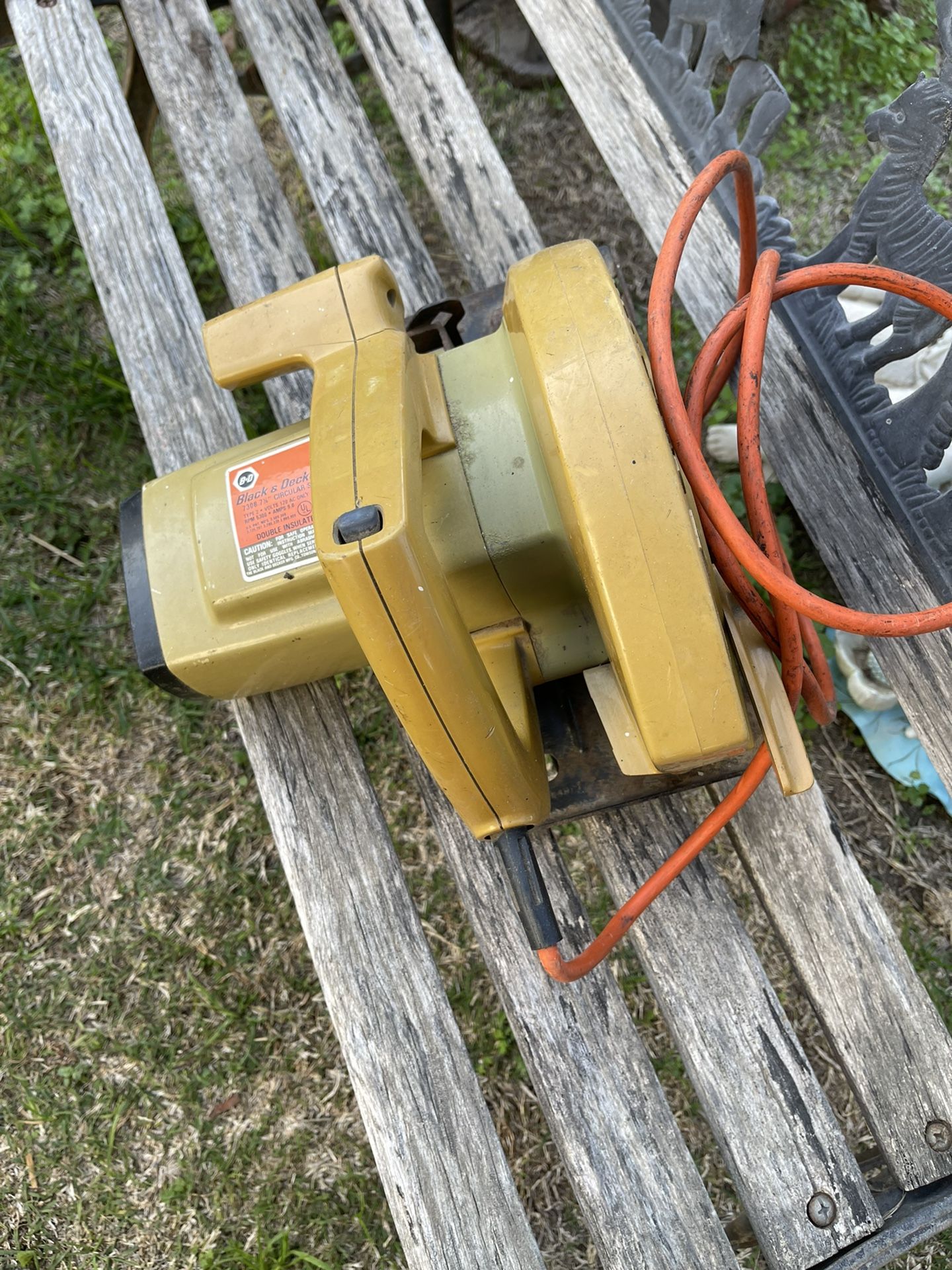 VTG USA Black & Decker 7308, 7 1/4", Circular Saw, 120volts, 5300 RPMs, 9.0 Amps