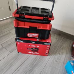 Milwaukee M18 Packout Vacuum 