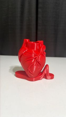 A red heart 3-D printer panholder
