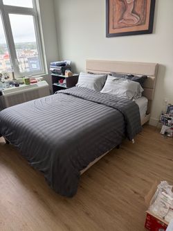 Queen size bed with premium Serta mattress