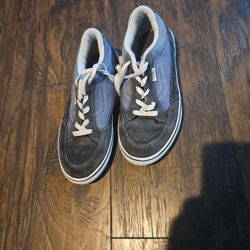 USED AND IN GREAT SHAPE VANS OF THE WALL YOUTH SIZE 6 $20.00
