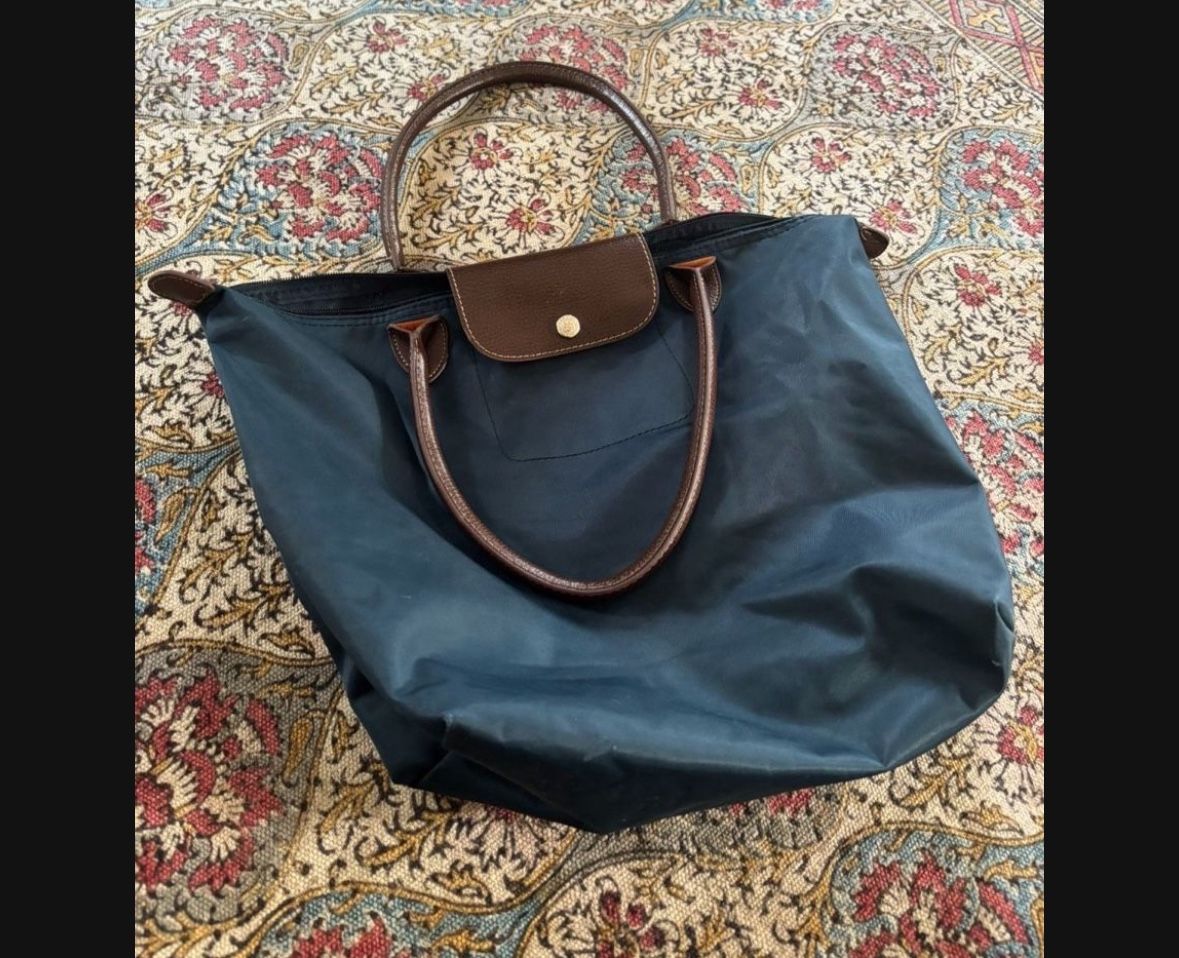 LOW PRICE MOVING- $225 + TAX RETAIL NAVY BLUE MEDIUM LONGCHAMP PURSE
