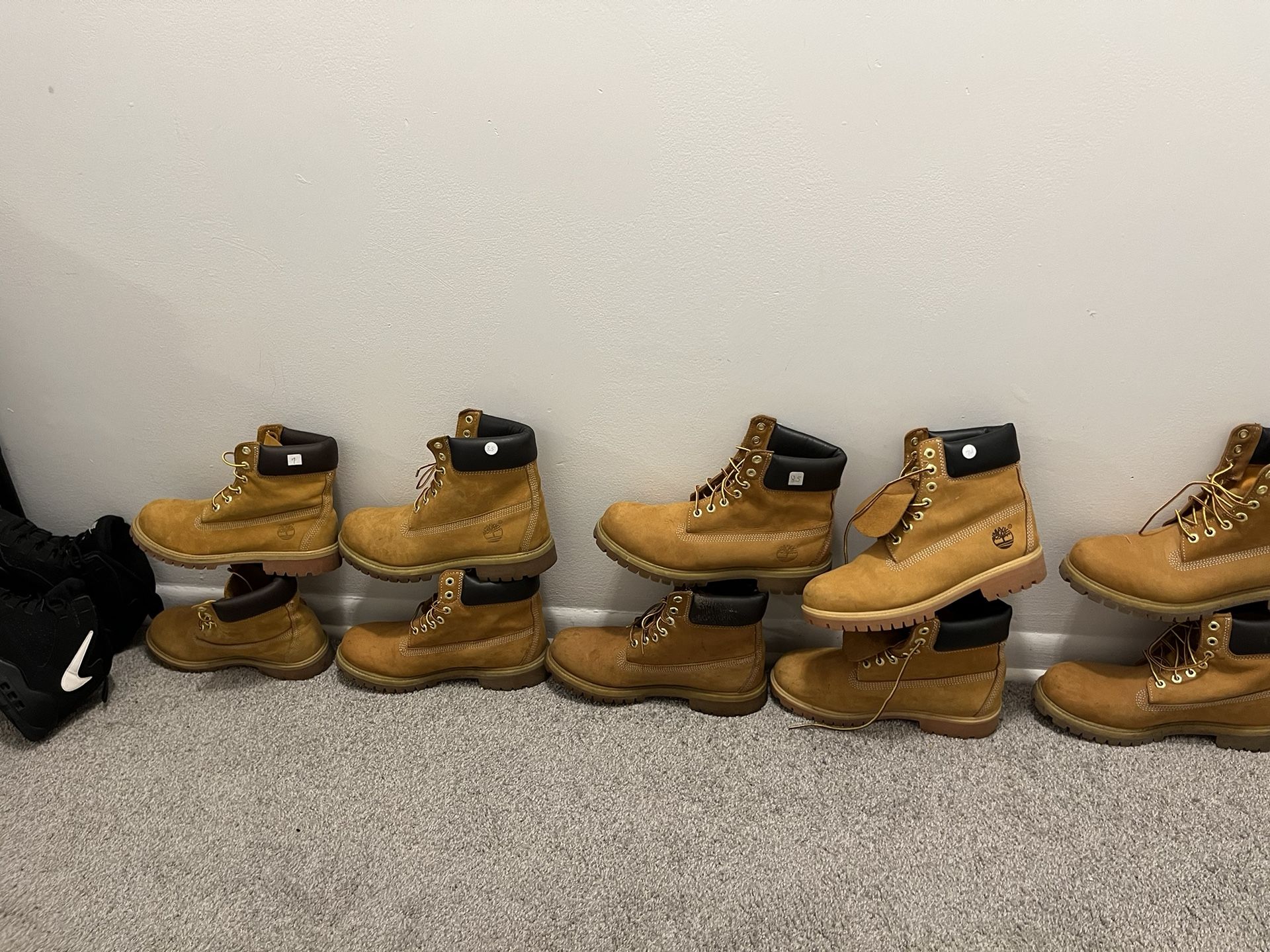 Tim’s Size 7M, 7W, 8M, 2 Pairs 8.5, prices, $55, $60 $65, $70, $75,…The Bottoms are Like New ..Top Needs A Little Cleaning! 👇🏽