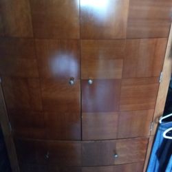 Dresser / TV Stand/Cabinet 