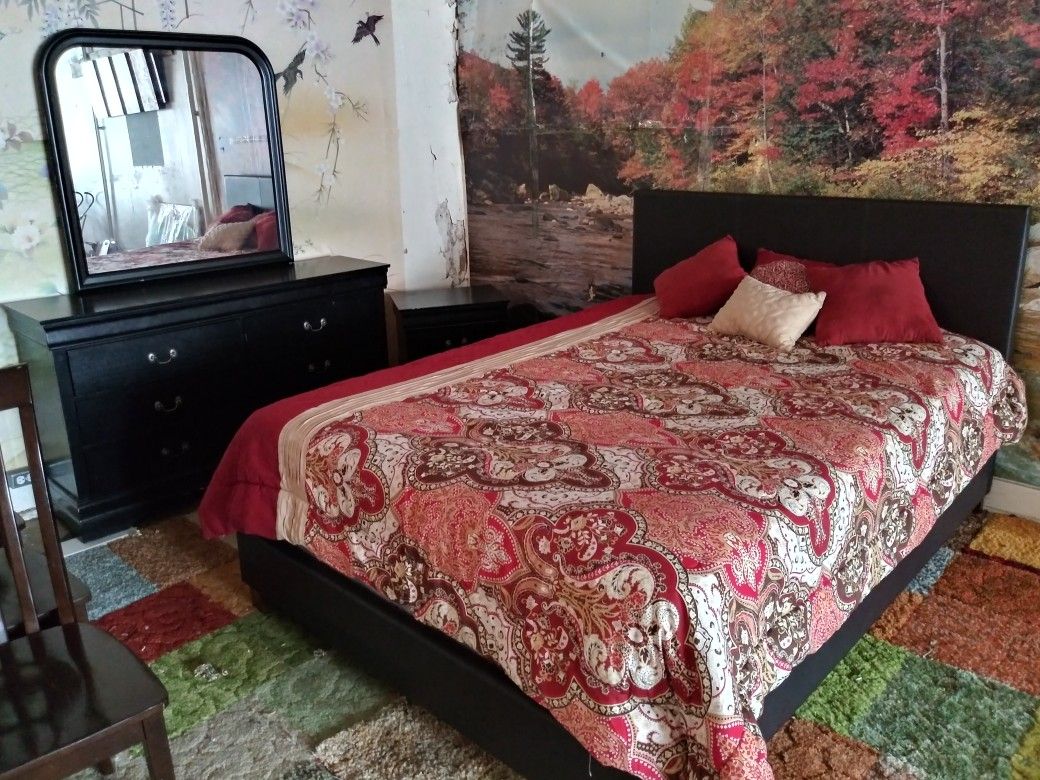 Queen Size Bedroom Set