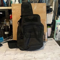 BRAND NEW OVER-THE-SHOULDER DAY BAG
