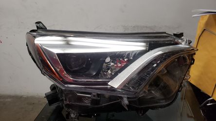 2016/2017/2018 Toyota Rav4 Right Headlight