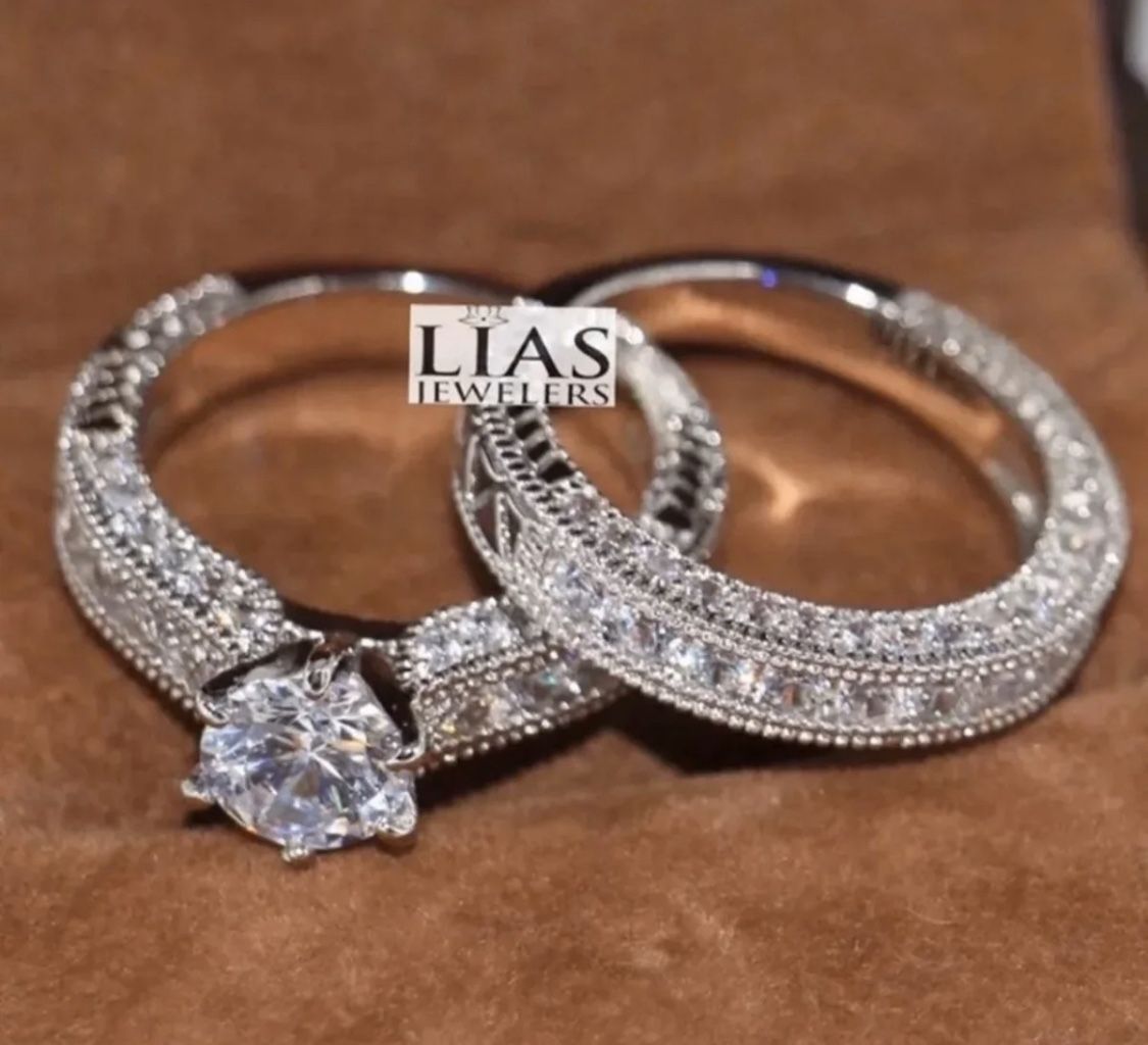 New 18 k white gold wedding ring set