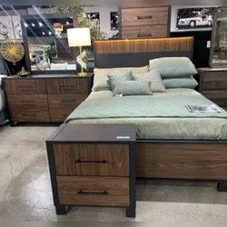 blend sleek lines with warm inviting tones Queen size 4 pc bedroom set