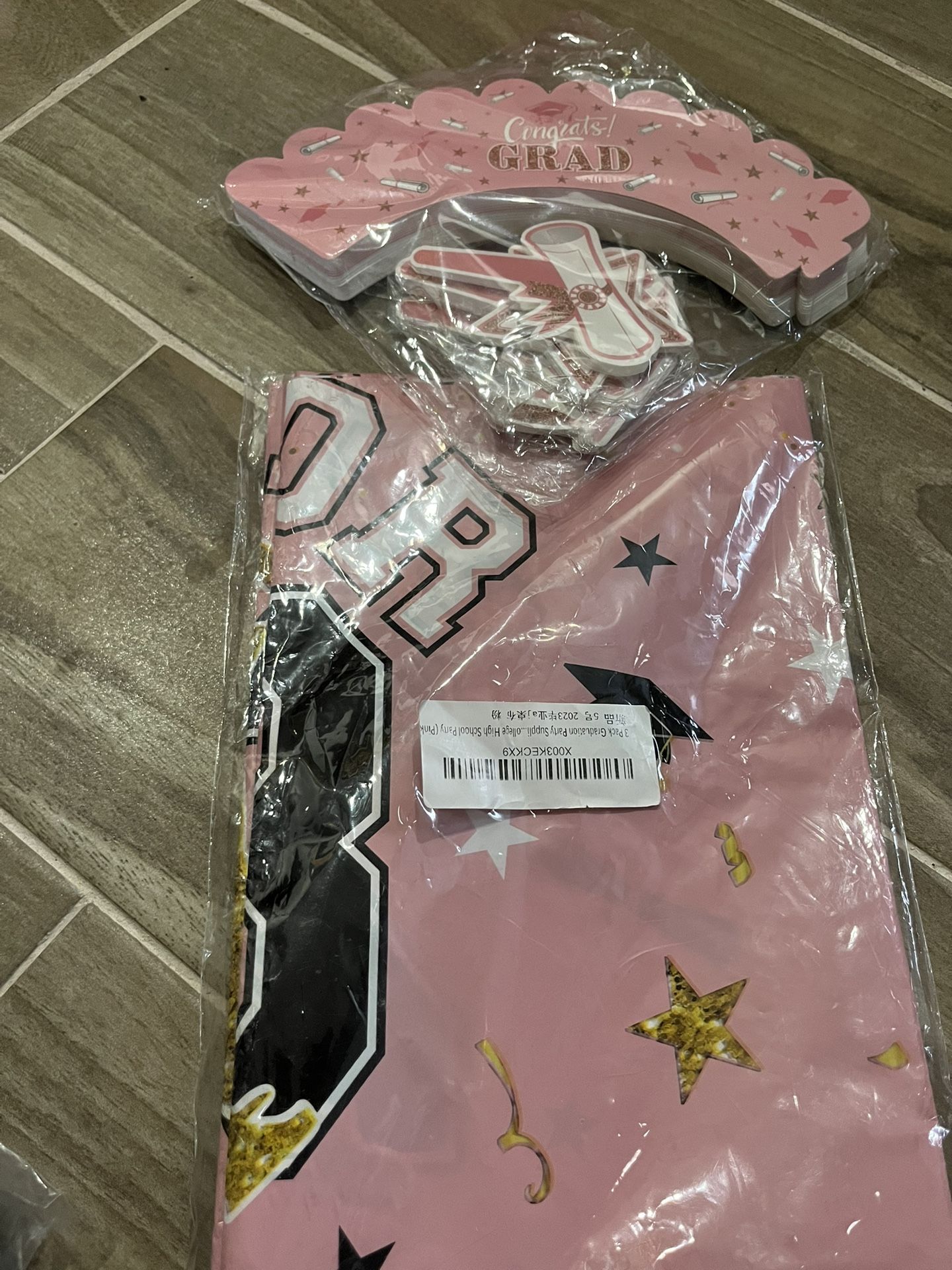 Pink Graduation Table Cover With 24 Cupcake Wrappers And Toppers