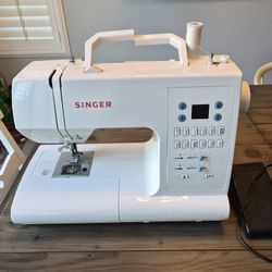 Singer Sewing Machine with Foot Pedal