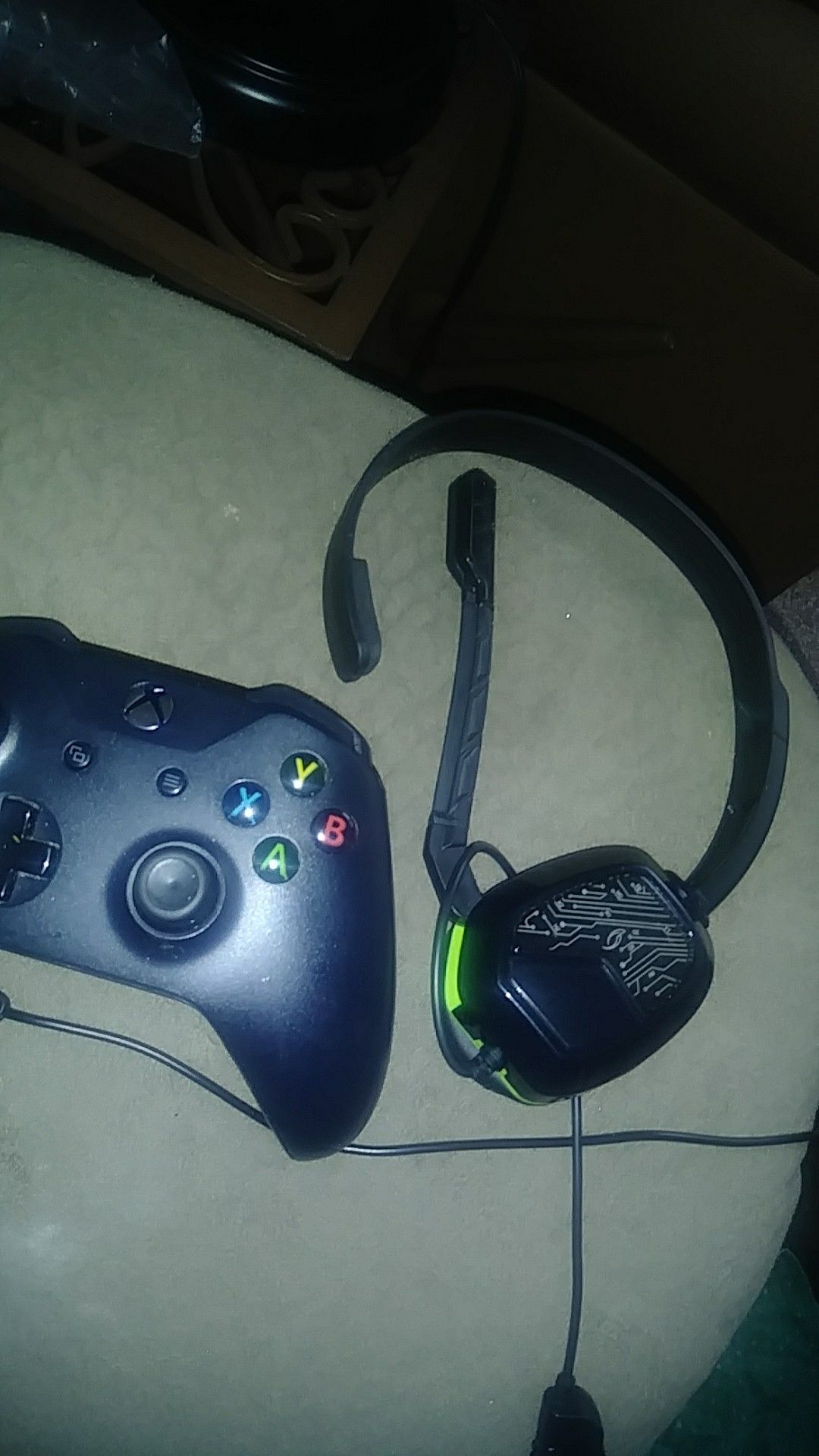 xbox on controller with headset