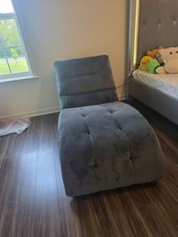 Gray Tufted Chaise Lounge Chair