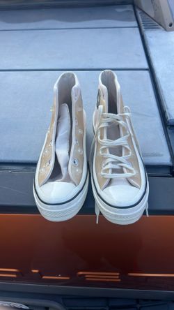 Men’s off white Chuck Taylor’s Size 11