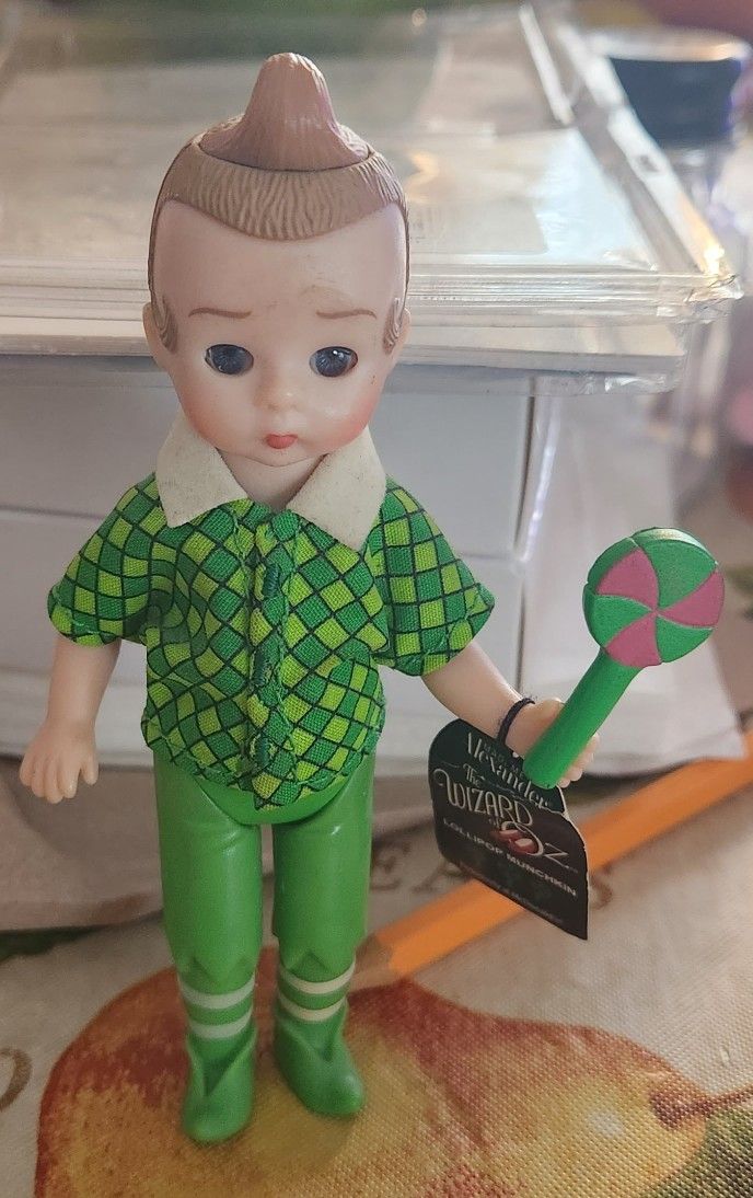 McDonalds Madame Alexander Wizard Of Oz Munchkin 4" $14.00 price firm