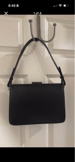 Black shoulder bag