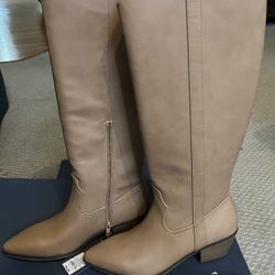 Boots - Size 8.5-9 *New In Box!