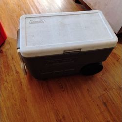 Coleman Wheeled Cooler Medium Size w/ Drainage Plug