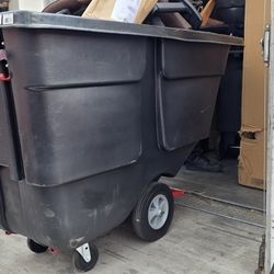 NEW RUBBERMAID TILT CART/UTILITY CART 