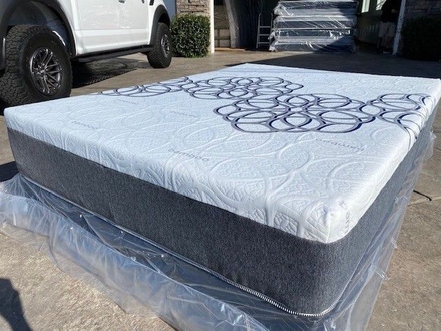 Full Organic Hybrid Cool Gel Memory Foam Mattress! 