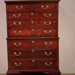 Councill Craftsmen Mahogany Chest on Chest Drawers