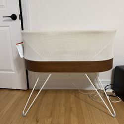 SNOO Smart Sleeper Bassinet — Excellent Used Condition
