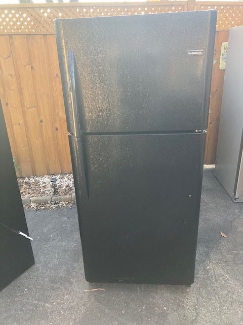 ** BRAND NEW Frigidaire Top Mount Refrigerator  ( BLACK )