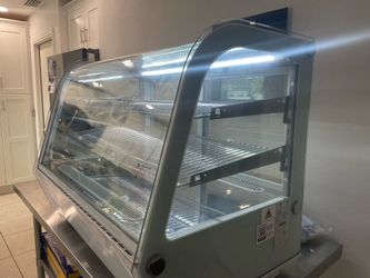 Refrigerated Countertop  Display Case