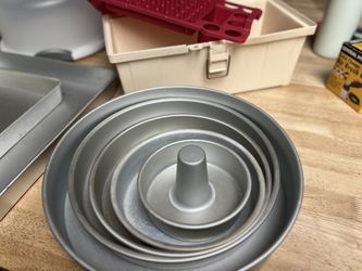 Wilton Cake pans & Decorating tool Caddy