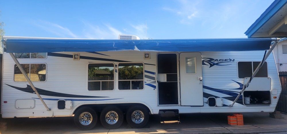 2006 Ragen 30ft Toyhauler, STILL AVAILABLE  